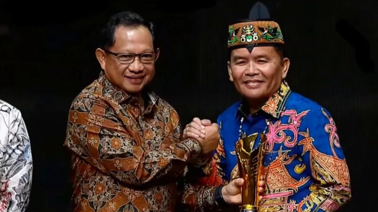Gubernur Kalteng Terima Penghargaan Inovasi Bidang Pendidikan