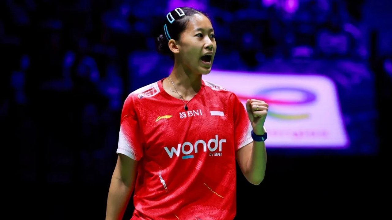 Putri KW Siap Tempur Lawan Akane di Semifinal BWF 2025