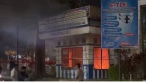 Pos Lalu Lintas Simpang BI Jambi Dibakar Massa