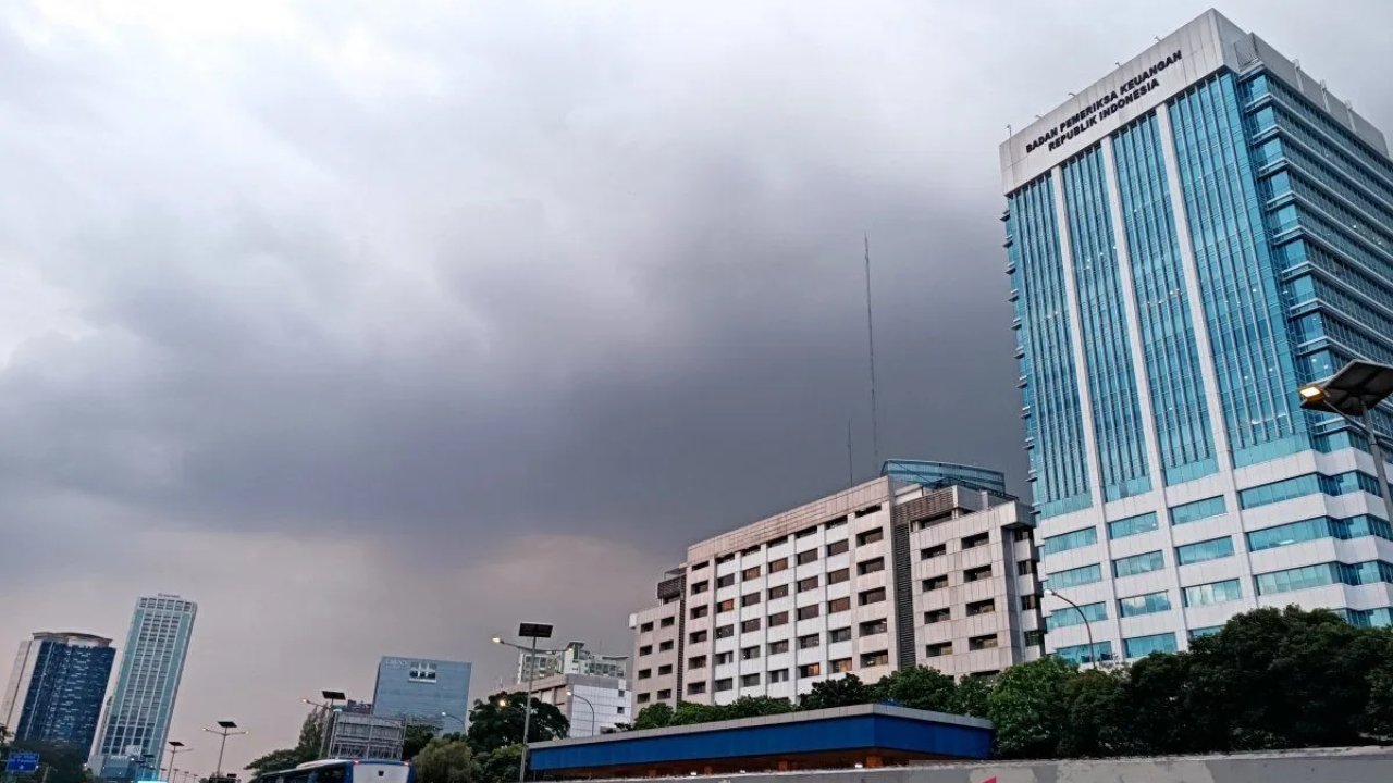 Jakarta Siap-siap Basah, Hujan Ringan Diperkirakan Turun Minggu Sore