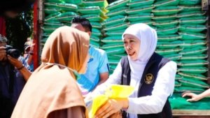 Gubernur Jatim Dekatkan Warga dengan Pasar Murah untuk Tekan Inflasi