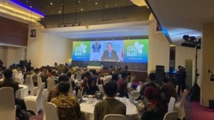 Menteri Lingkungan Kumpulkan Gubernur Bahas Potensi Karbon