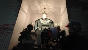 Rumah Eko Patrio di Jakarta Diserbu Massa