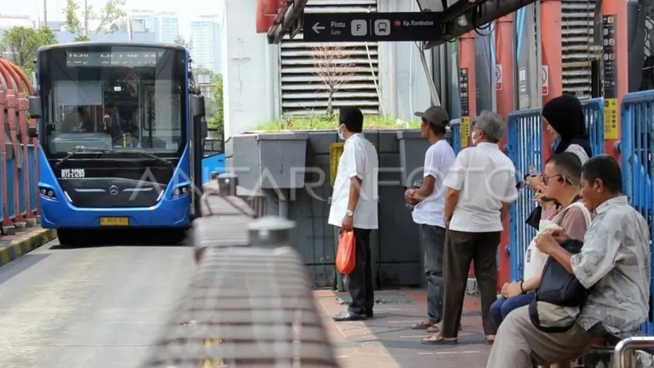 Transjakarta Buka Layanan Bertahap, Mobilitas Warga Jakarta Makin Lancar