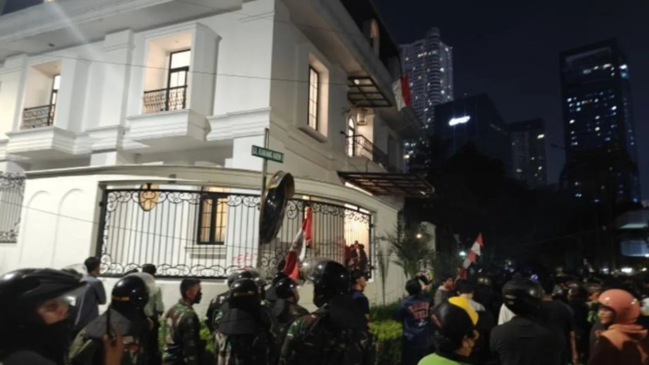 Polisi dan TNI Perketat Pengamanan di Rumah Eko Patrio Usai Dijarah Massa