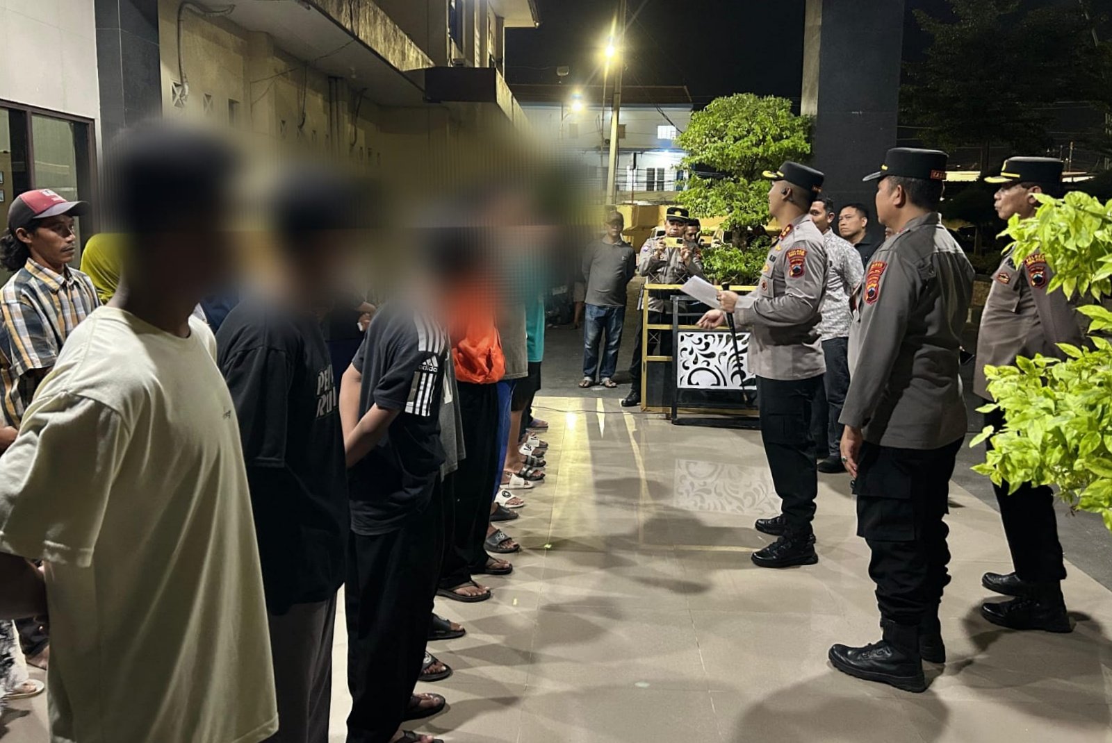 Polres Tegal Kota Tindak Cepat Kerusuhan di Gedung DPRD, 21 Remaja Diamankan