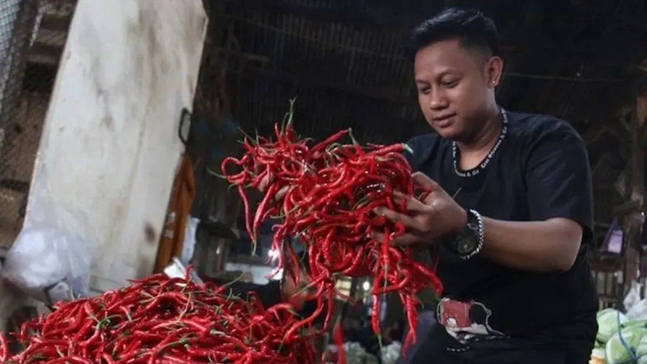 Harga Cabai Rawit Turun ke Rp42.542/kg, Bawang Merah Rp43.202/kg