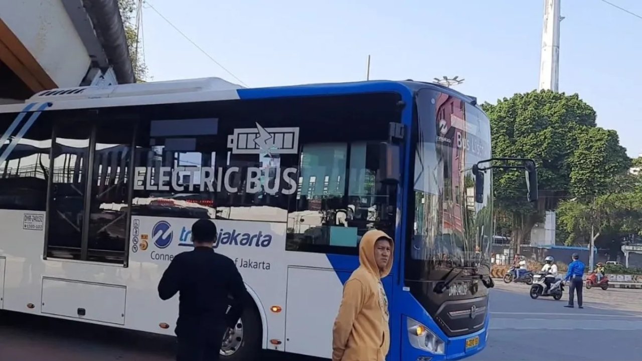 Seluruh Rute Transjabodetabek Kembali Normal Mulai Senin Pagi