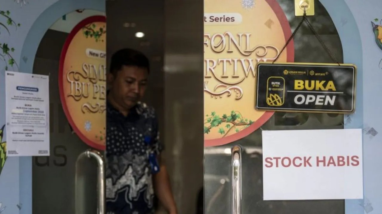 Harga Emas Antam Turun Tipis, Kini Rp2,042 Juta per Gram