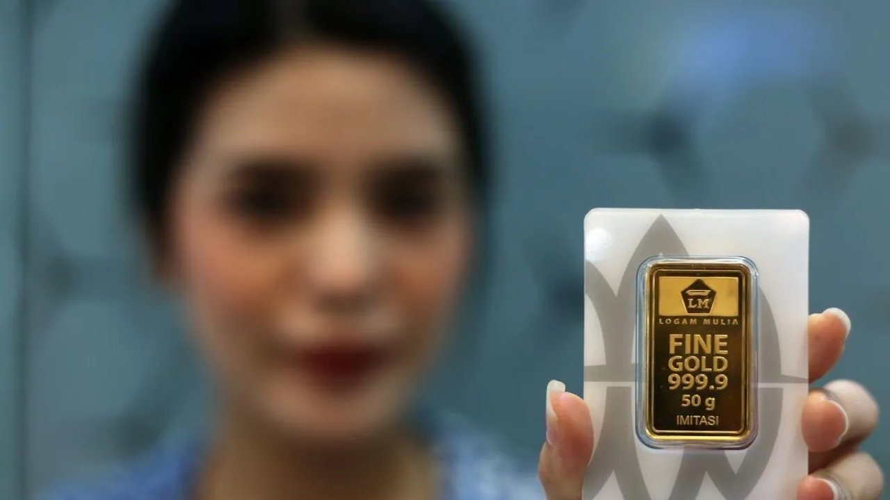 Harga Emas Antam Melejit, Tembus Rekor Baru Rp2,044 Juta per Gram