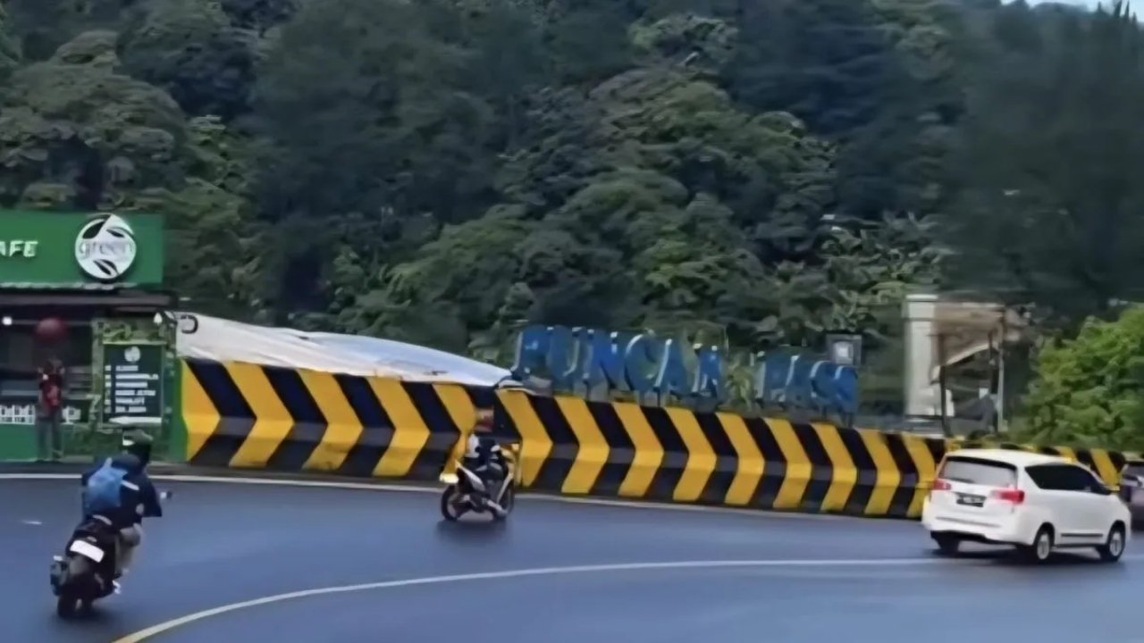 Polisi Atur Sistem Satu Arah di Jalur Puncak untuk Cegah Macet Libur Akhir Pekan