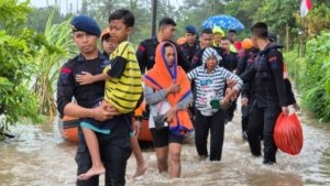 Polri Turun Tangan Evakuasi Korban Banjir di Bali, Personel Dikerahkan Penuh