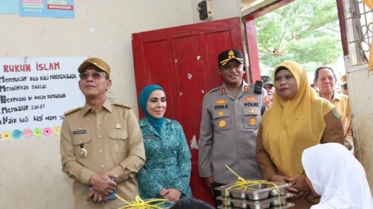Bupati Tapsel Gus Irawan Pasaribu Tinjau Program Makanan Bergizi Gratis di SDN Situmba