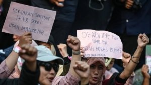 Berita Jakarta: Uji Coba Halte Transjakarta hingga Aksi Mahasiswa Tuntut 17+8
