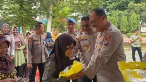 Polres Langkat Salurkan 80 Ton Beras Murah, Ringankan Beban Masyarakat