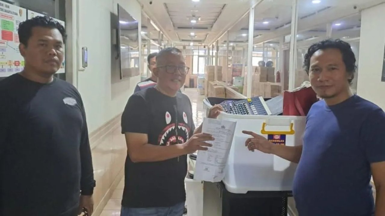 Polisi Fasilitasi Pengembalian Barang Ahmad Sahroni yang Dijarah Massa